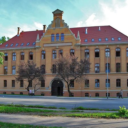 Younior-Hotel Штральзунд Экстерьер фото